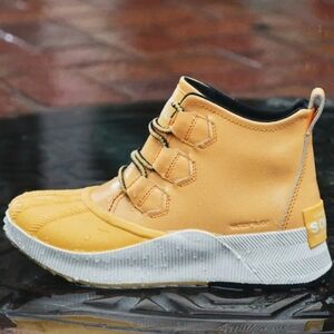 Sorel Out N About III Classic Waterproof Booties Yellow Ray NEW Womens